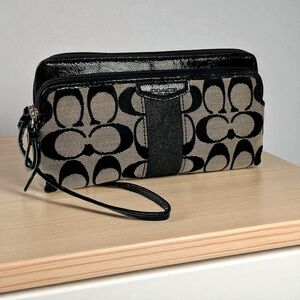 Coach Double Zip Large Signature Black and Tan Wristlet Clutch